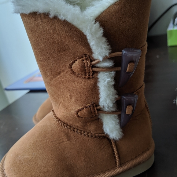 Toddler shoes and boots - Picture 2 of 2